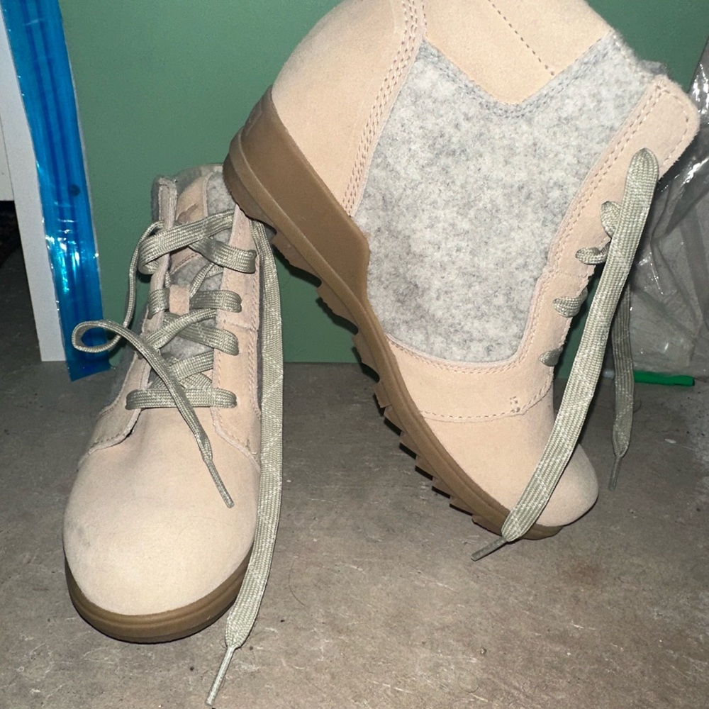 Sorel Tan and Gray Lace Up Boots with Chunky Sole